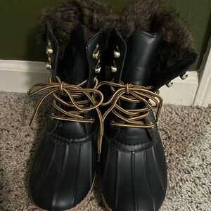 Snow boots new w/o tags